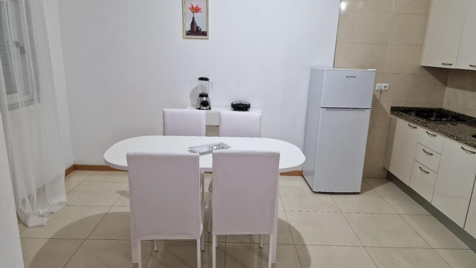 Casa De Ferias Com 2 Quartos Ou Aluguer Diaria Praia Kültér fotó